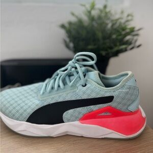 Light Blue Sneakers with Black and Pink Accents